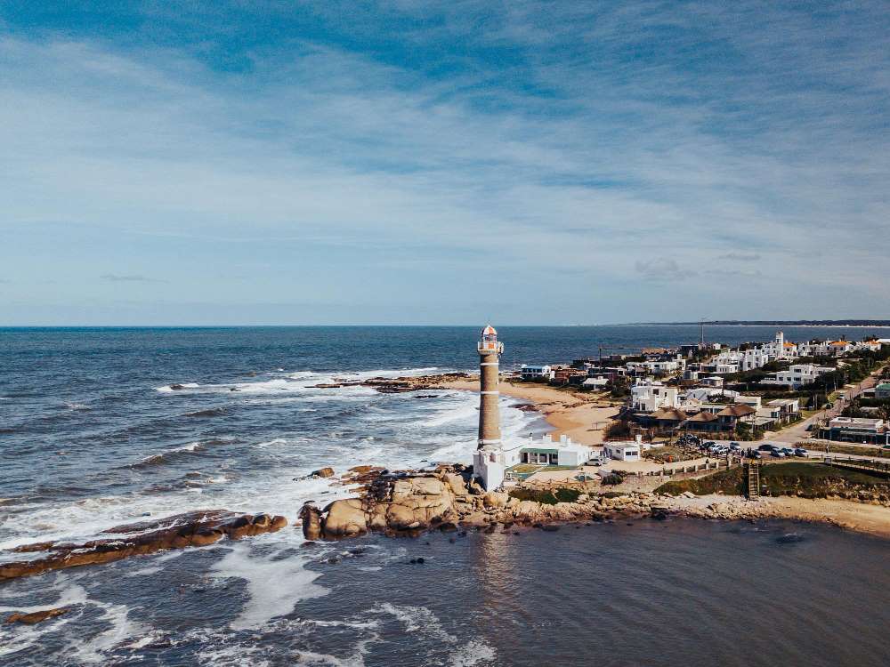 Luftaufnahme des Leuchtturms José Ignacio in Maldonado Uruguay